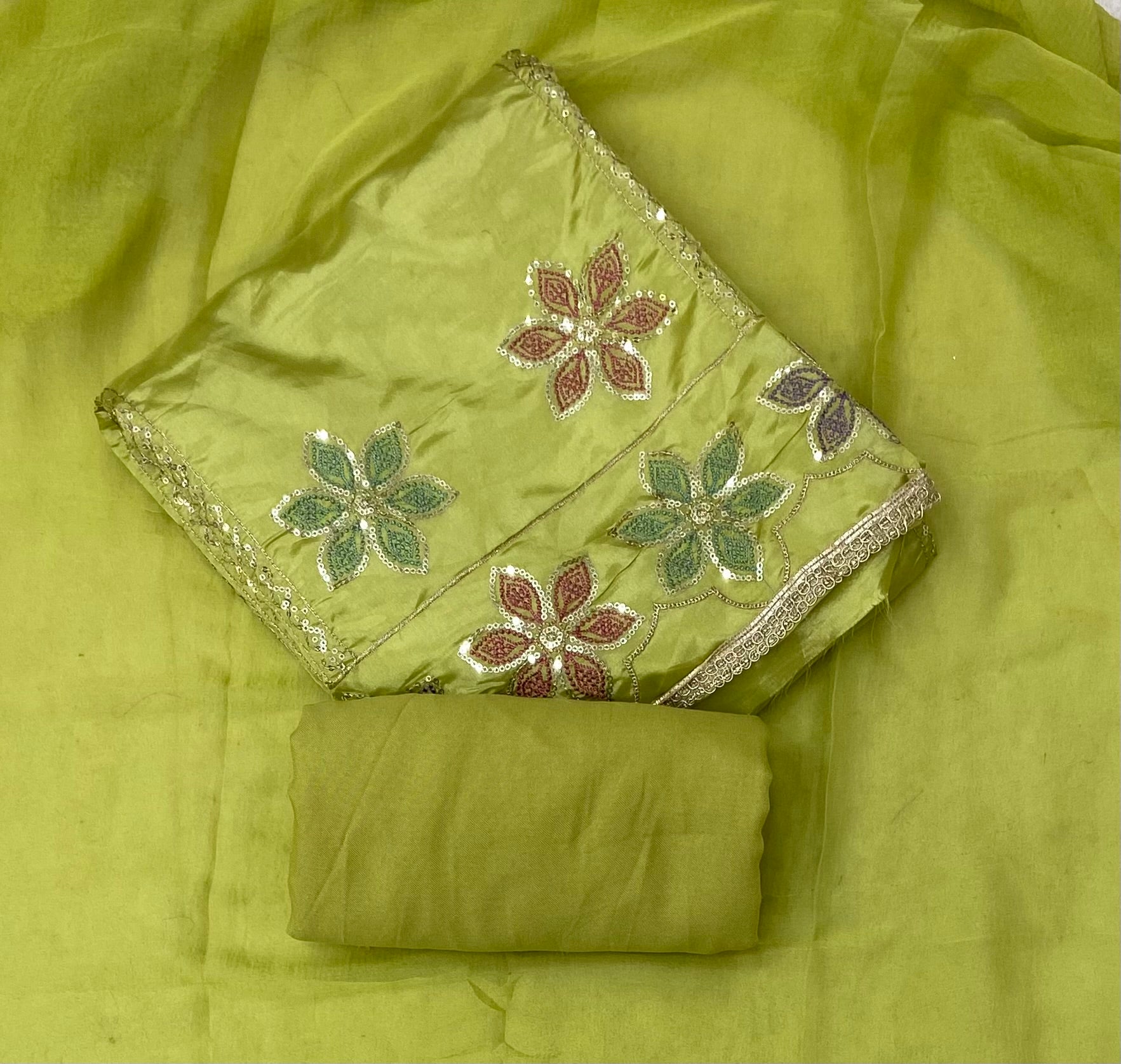 Classy Weaves Glass Suit Set