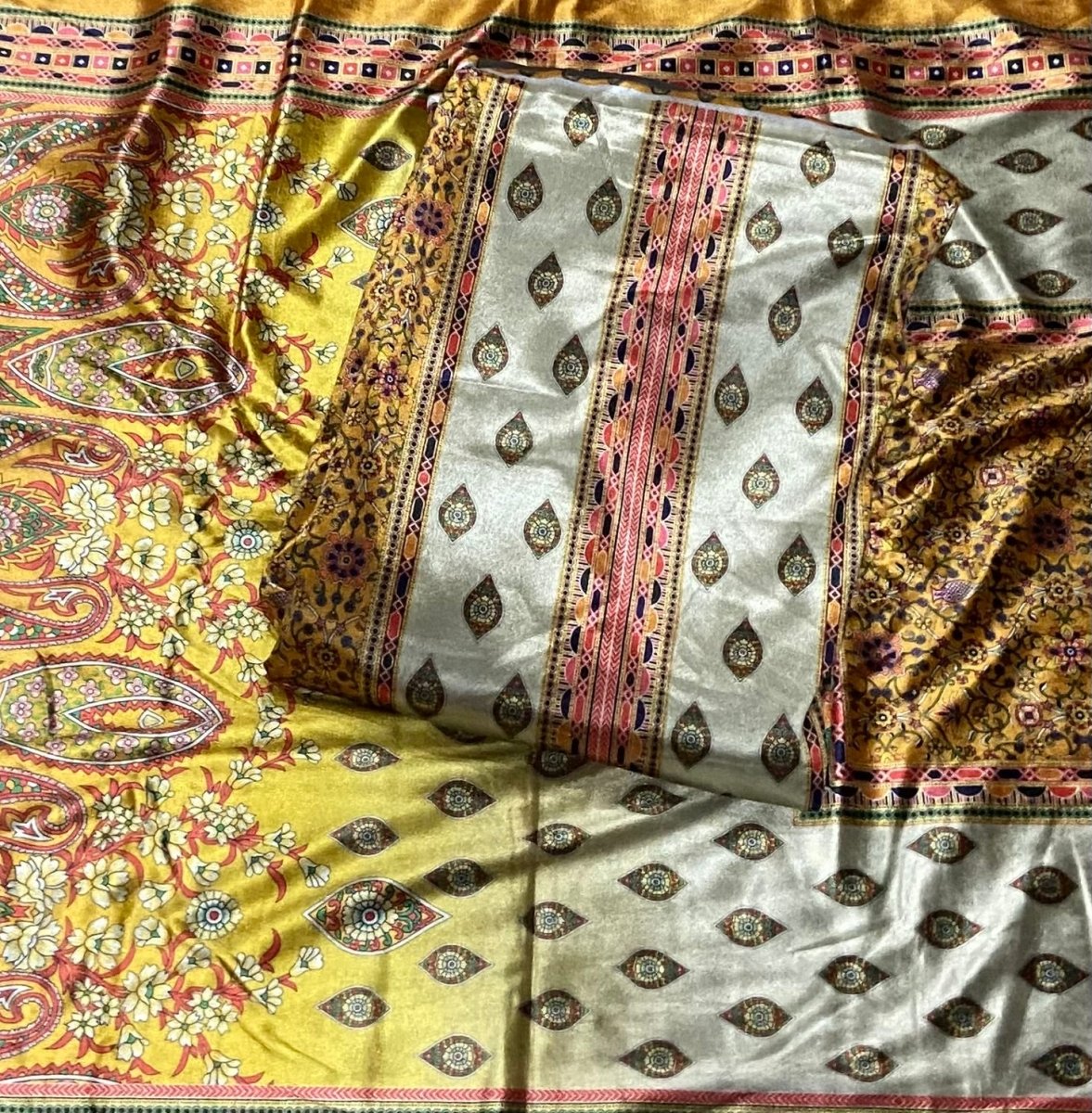 Classy Digital Print Winter Velvet Suit Set - Yanchi