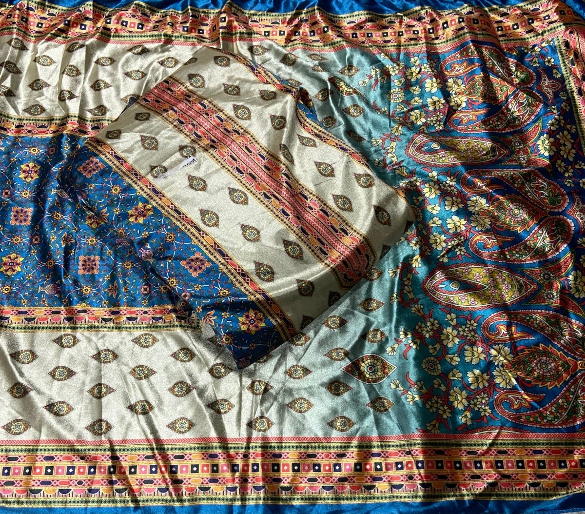 Classy Digital Print Winter Velvet Suit Set - Yanchi