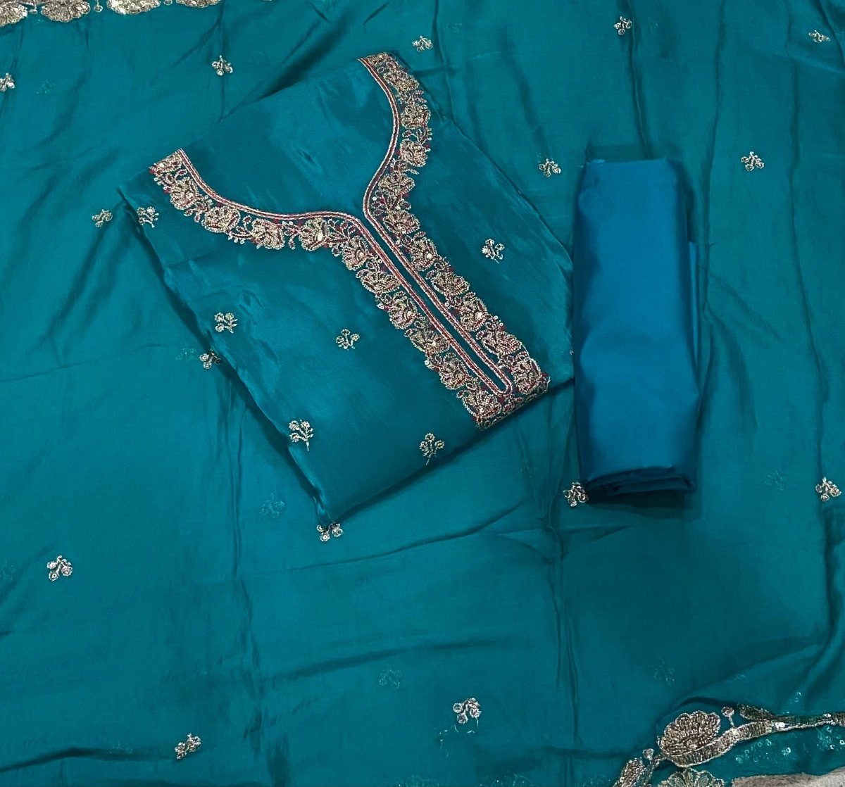 Classy Glass Organza Suit Set with Sequins & Thread Work - Yanchi