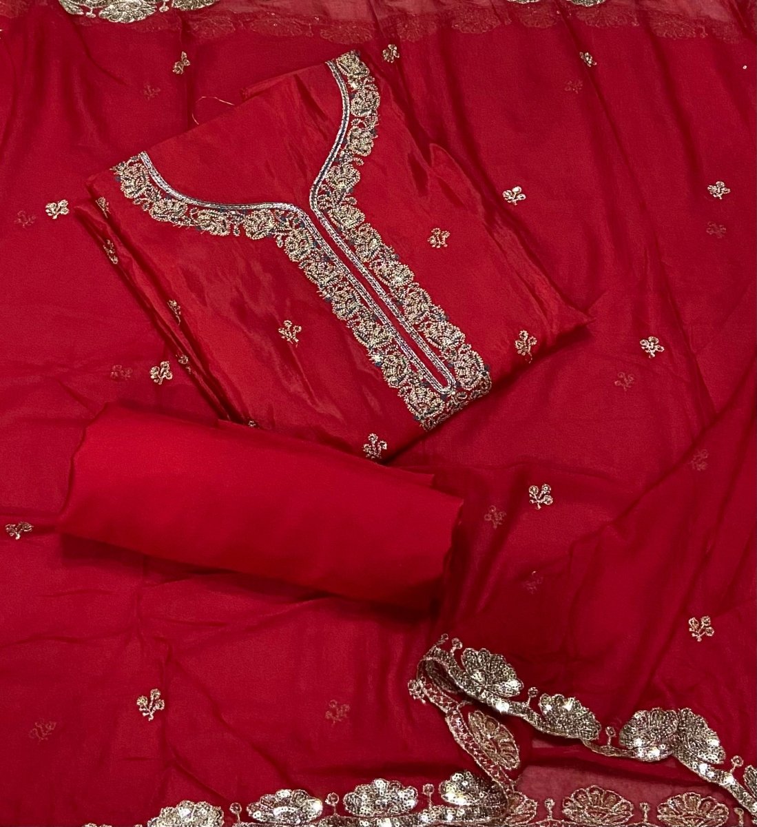 Classy Glass Organza Suit Set with Sequins & Thread Work - Yanchi