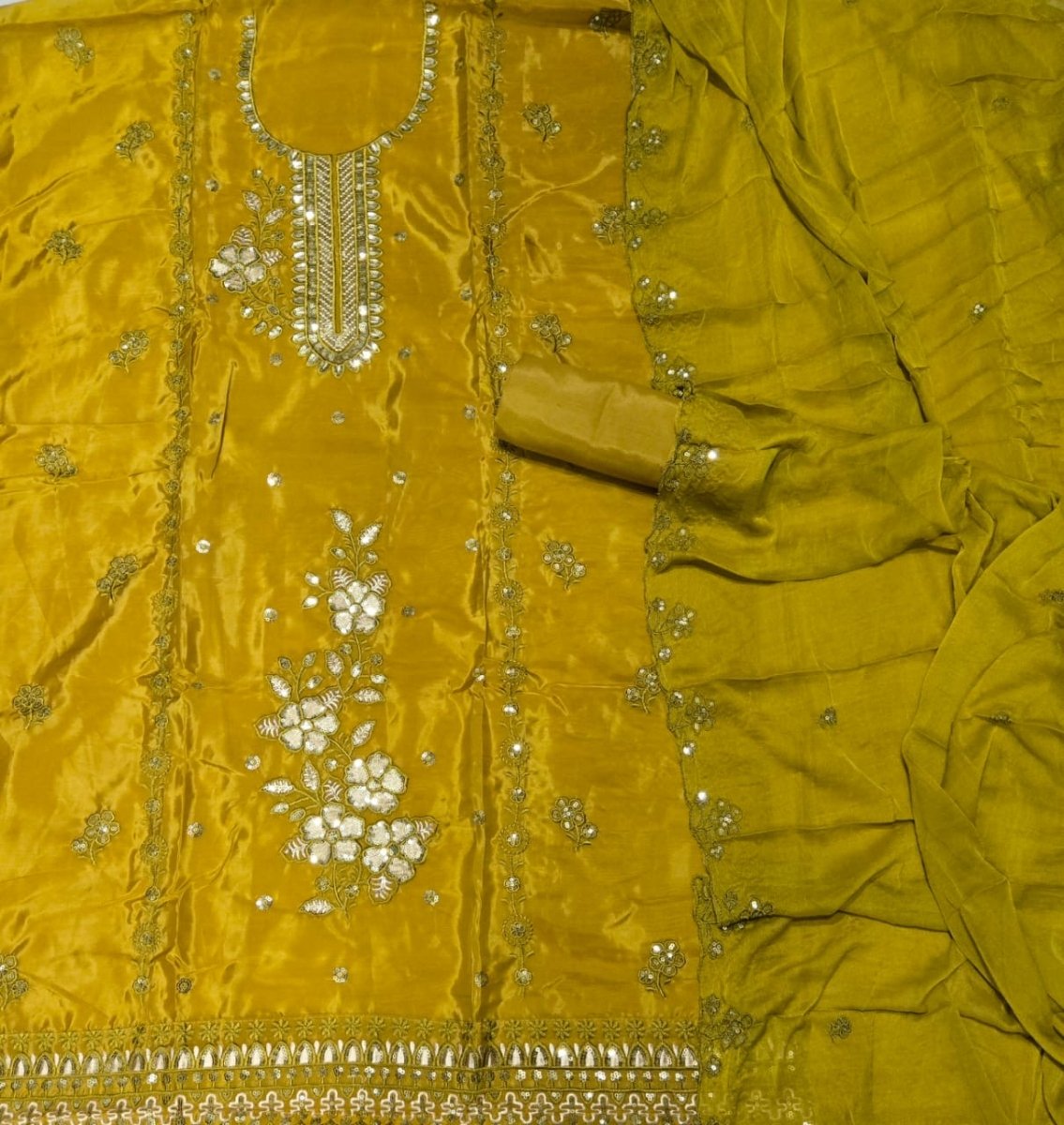 Classy Glass Organza Suit Set with Sequins & Thread Work - Yanchi