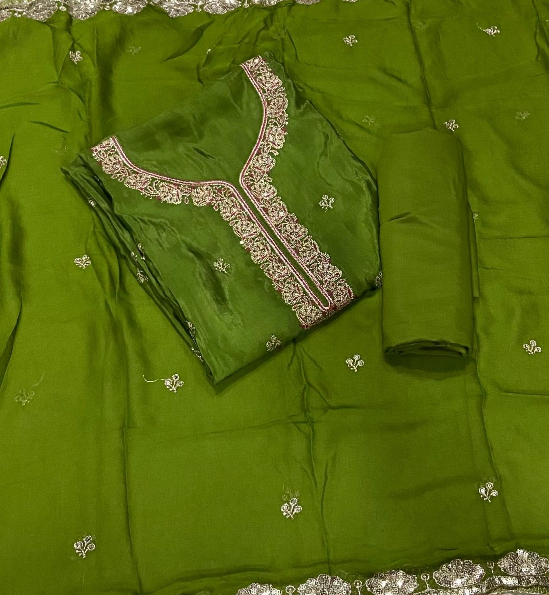 Classy Glass Organza Suit Set with Sequins & Thread Work - Yanchi