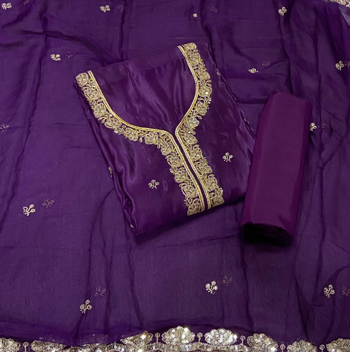 Classy Glass Organza Suit Set with Sequins & Thread Work - Yanchi