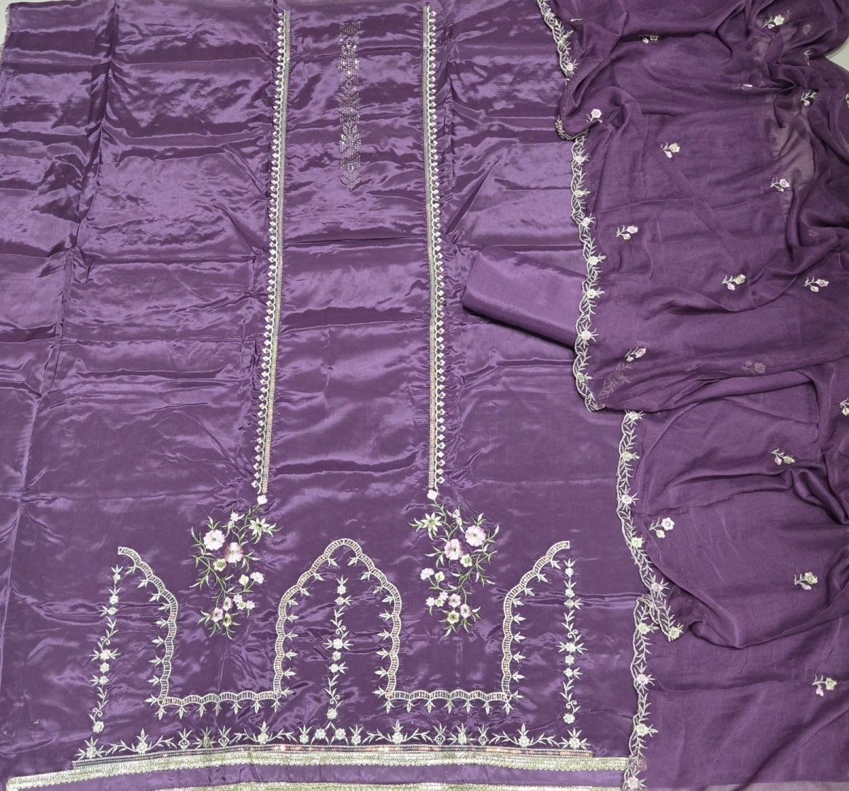 Classy Glass Organza Suit Set with Zari Thread Work - Yanchi