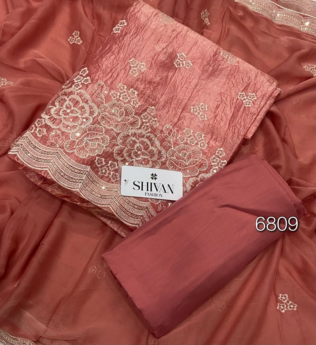 Classy Weaves Gold Crush Suit Set - Yanchi