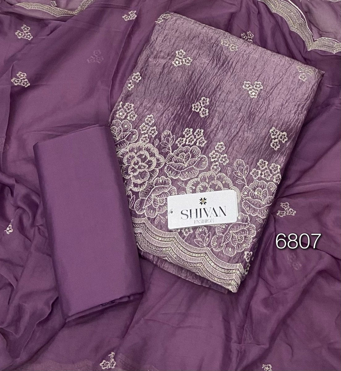 Classy Weaves Gold Crush Suit Set - Yanchi