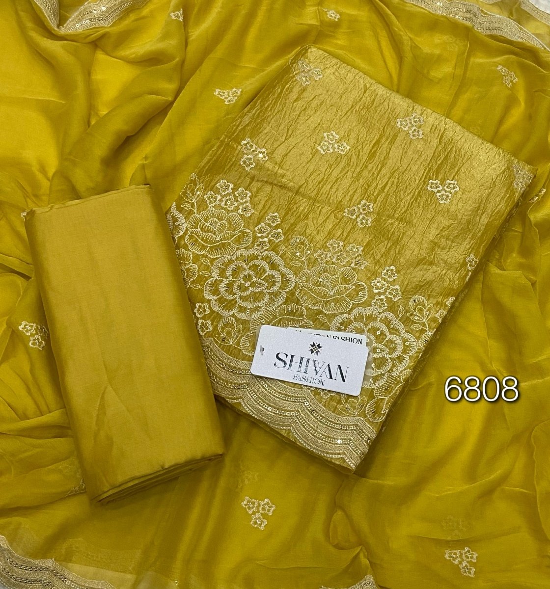 Classy Weaves Gold Crush Suit Set - Yanchi