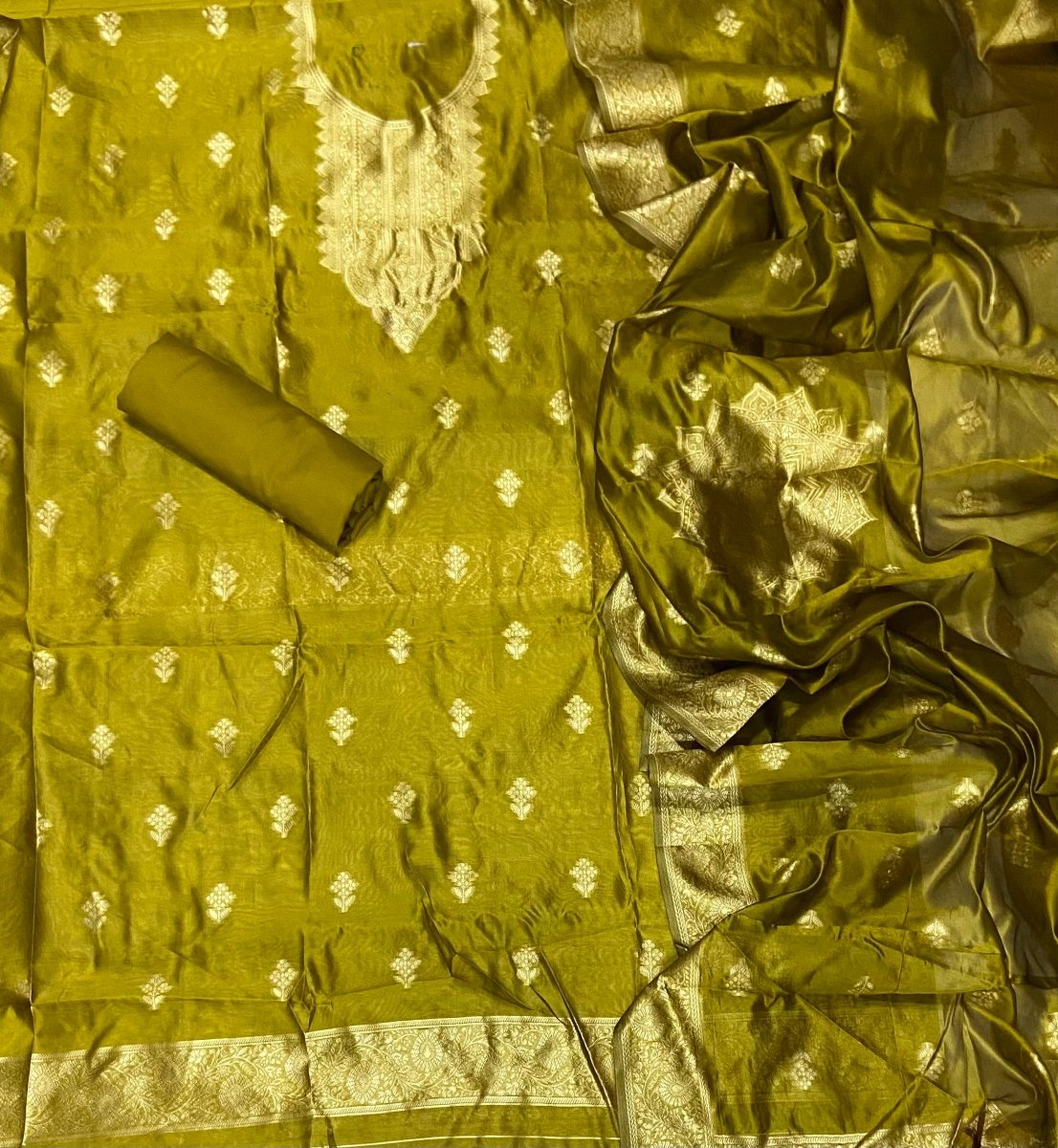 Dhamaka Offer Organza Banarsi Suit Set - Yanchi