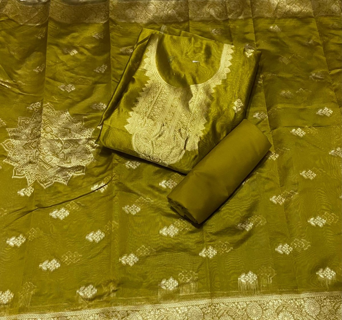 Dhamaka Offer Organza Banarsi Suit Set - Yanchi