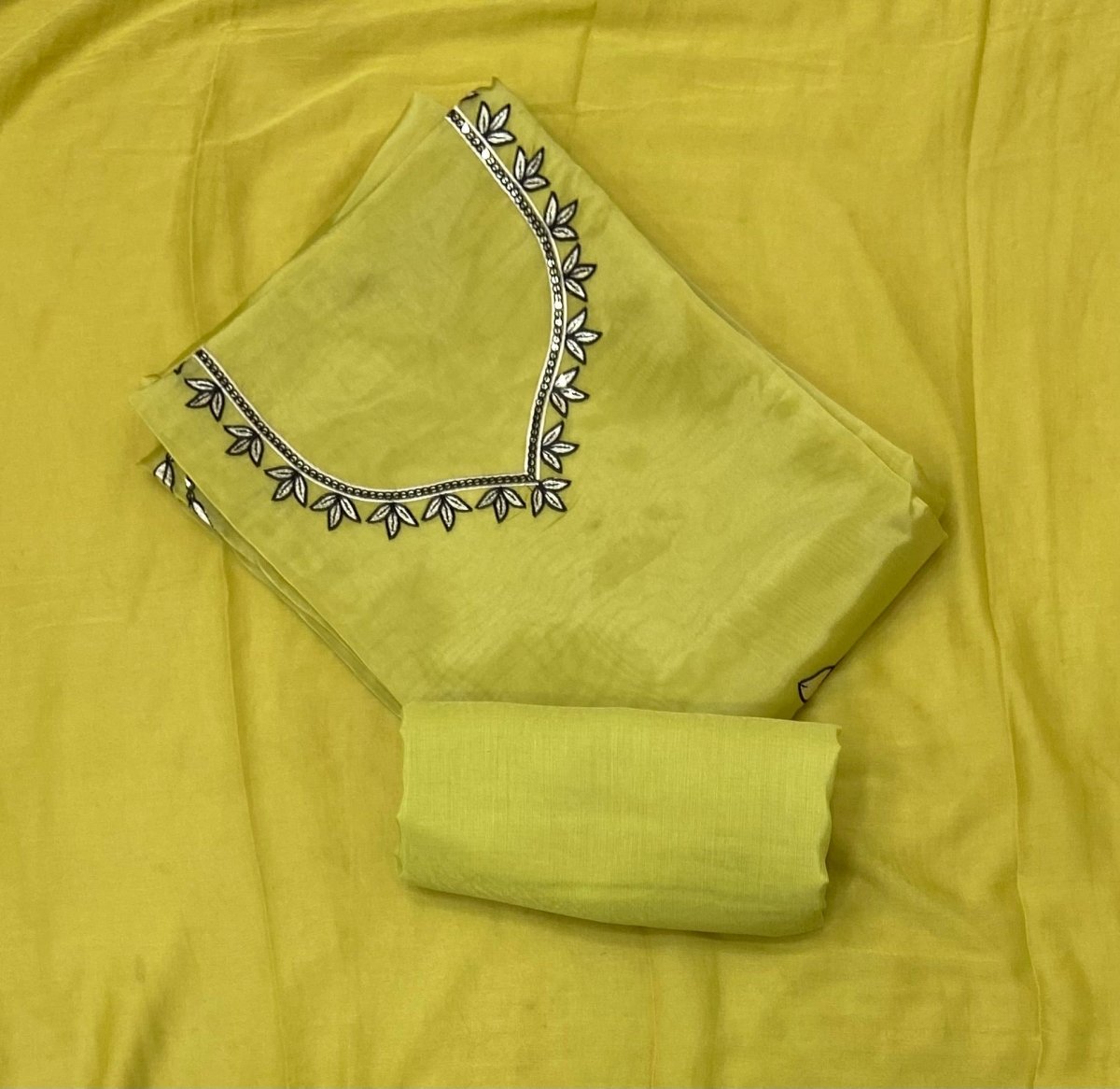 Fancy Glass Organza Suit Set with Thread Embroidery & Sequins Work - Yanchi
