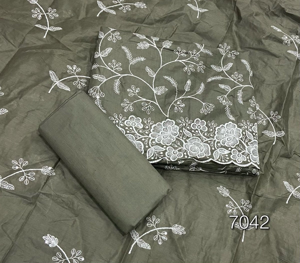 Graceful Cotton Chikankari Suit Set DN15 - Yanchi