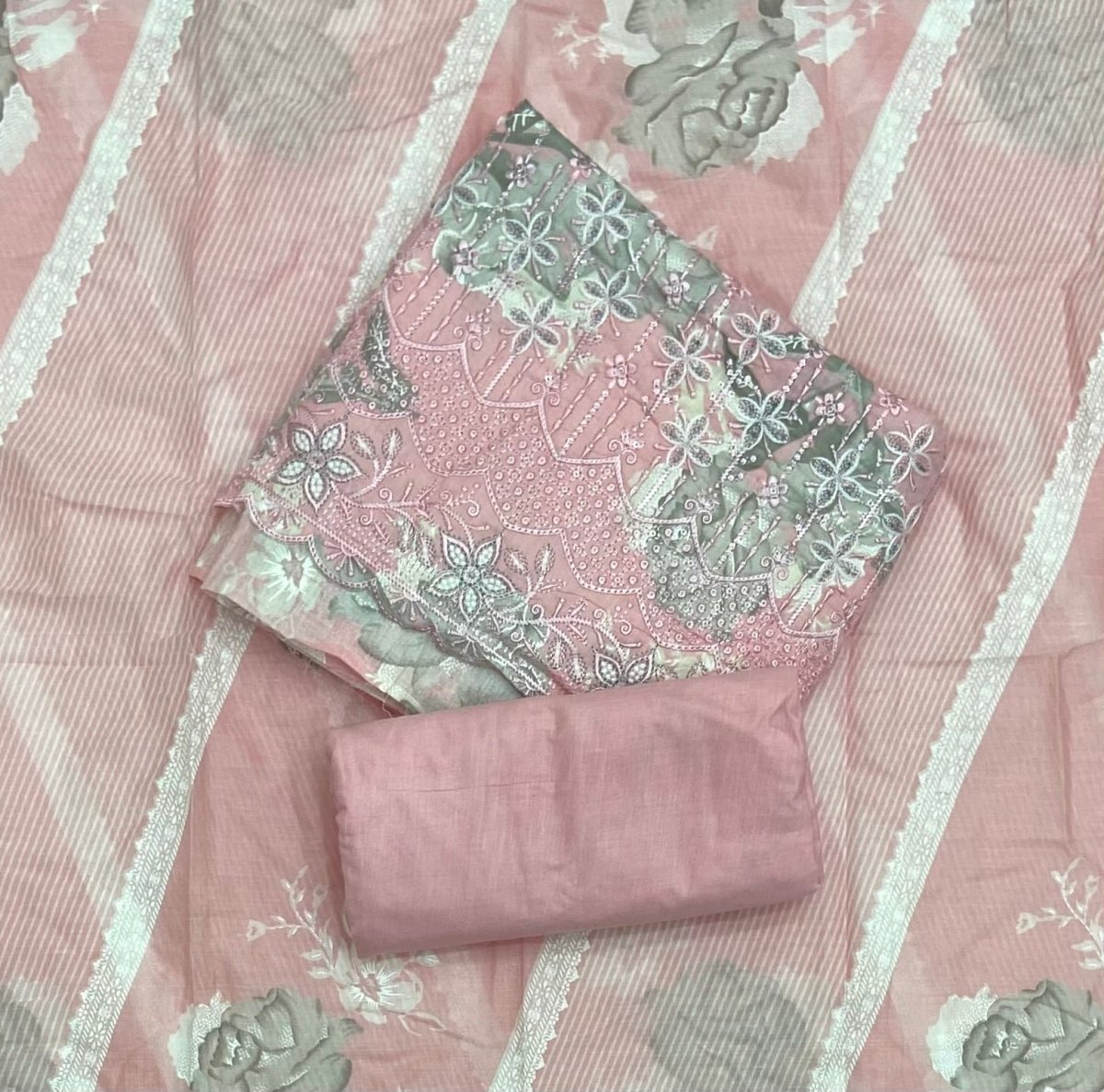 Premium Chikankari Pure Cotton Suit Set - Yanchi