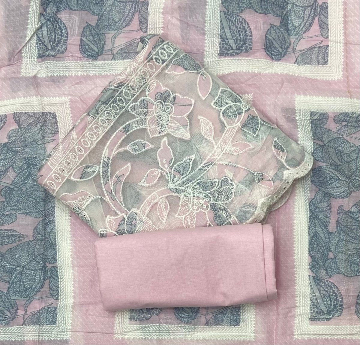 Premium Chikankari Pure Cotton Suit Set - Yanchi