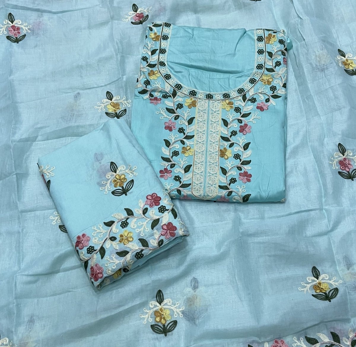 Premium Chikankari Pure Cotton Suit Set - Yanchi