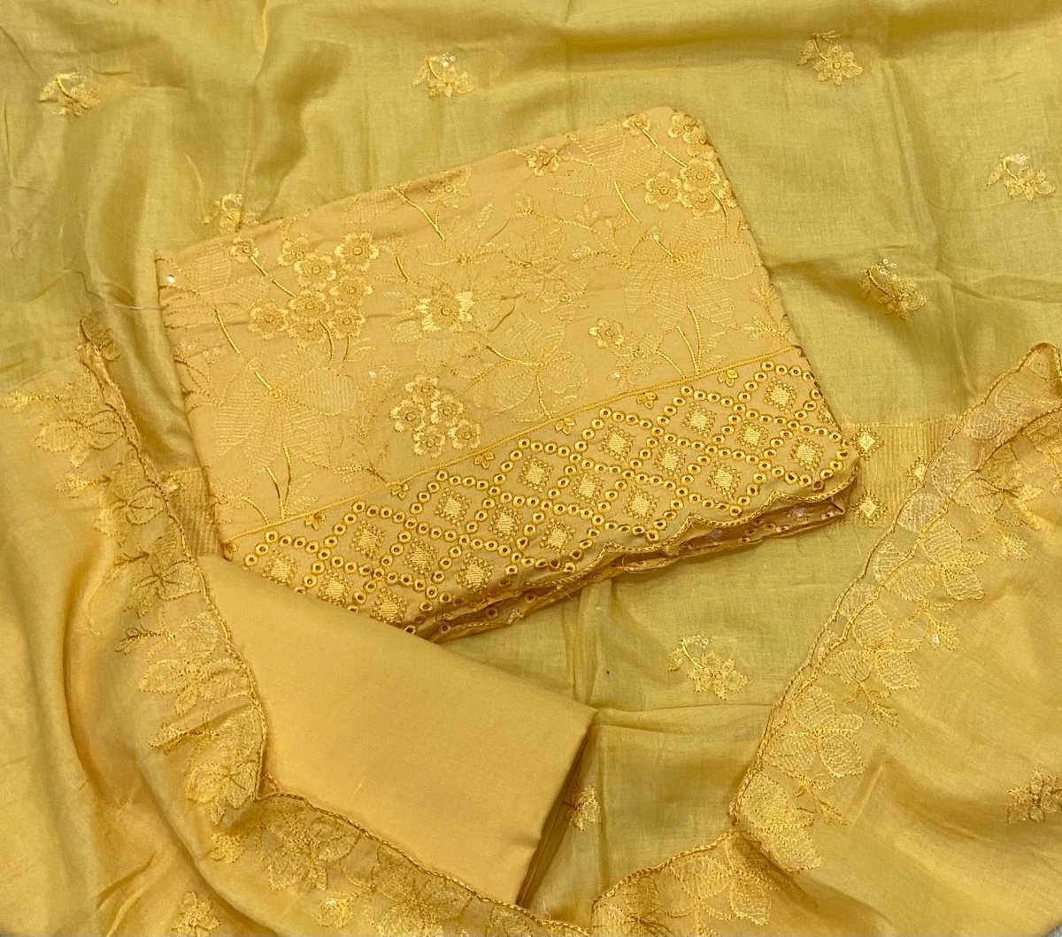 Premium Chikankari Pure Cotton Suit Set - Yanchi