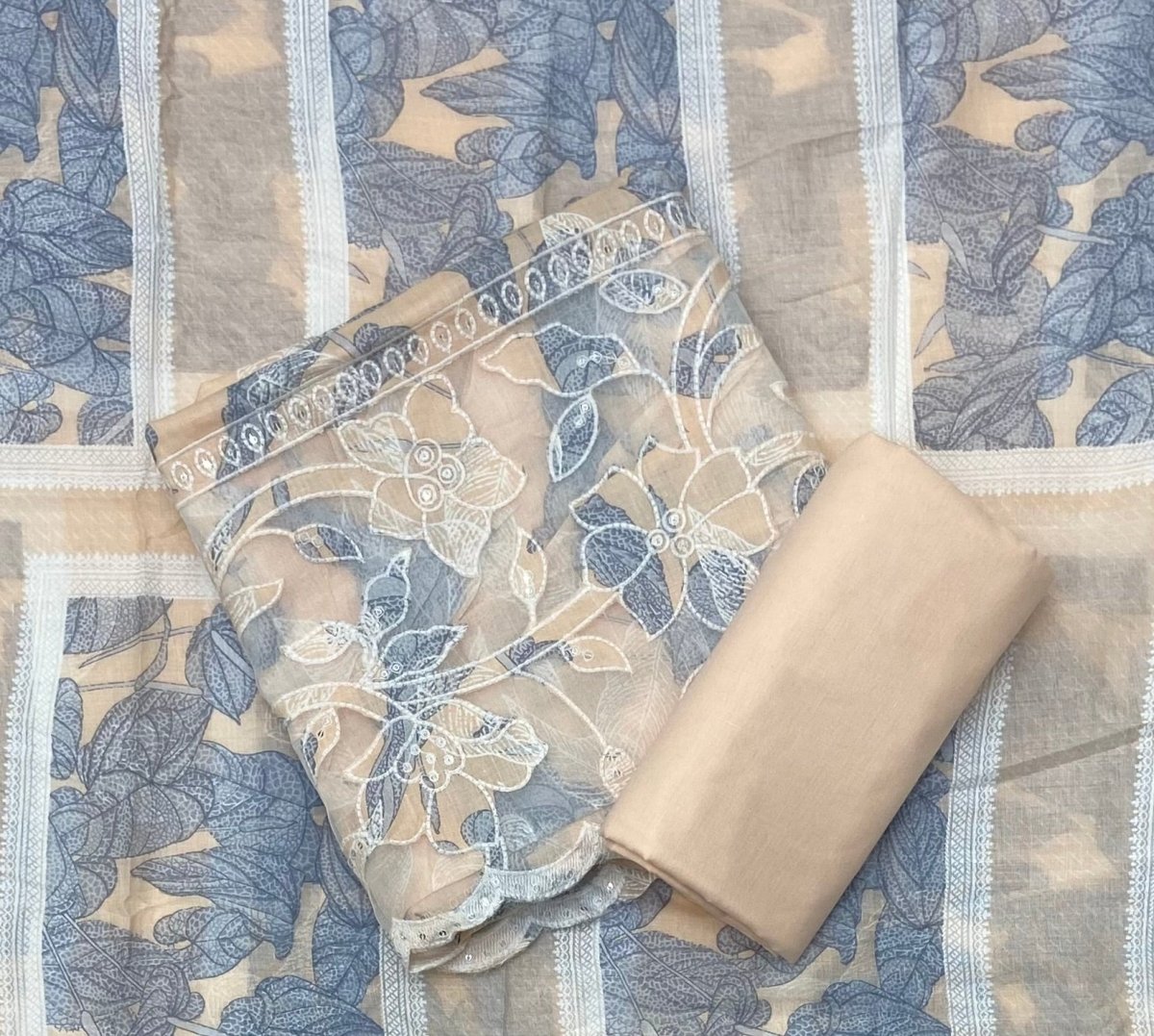 Premium Chikankari Pure Cotton Suit Set - Yanchi