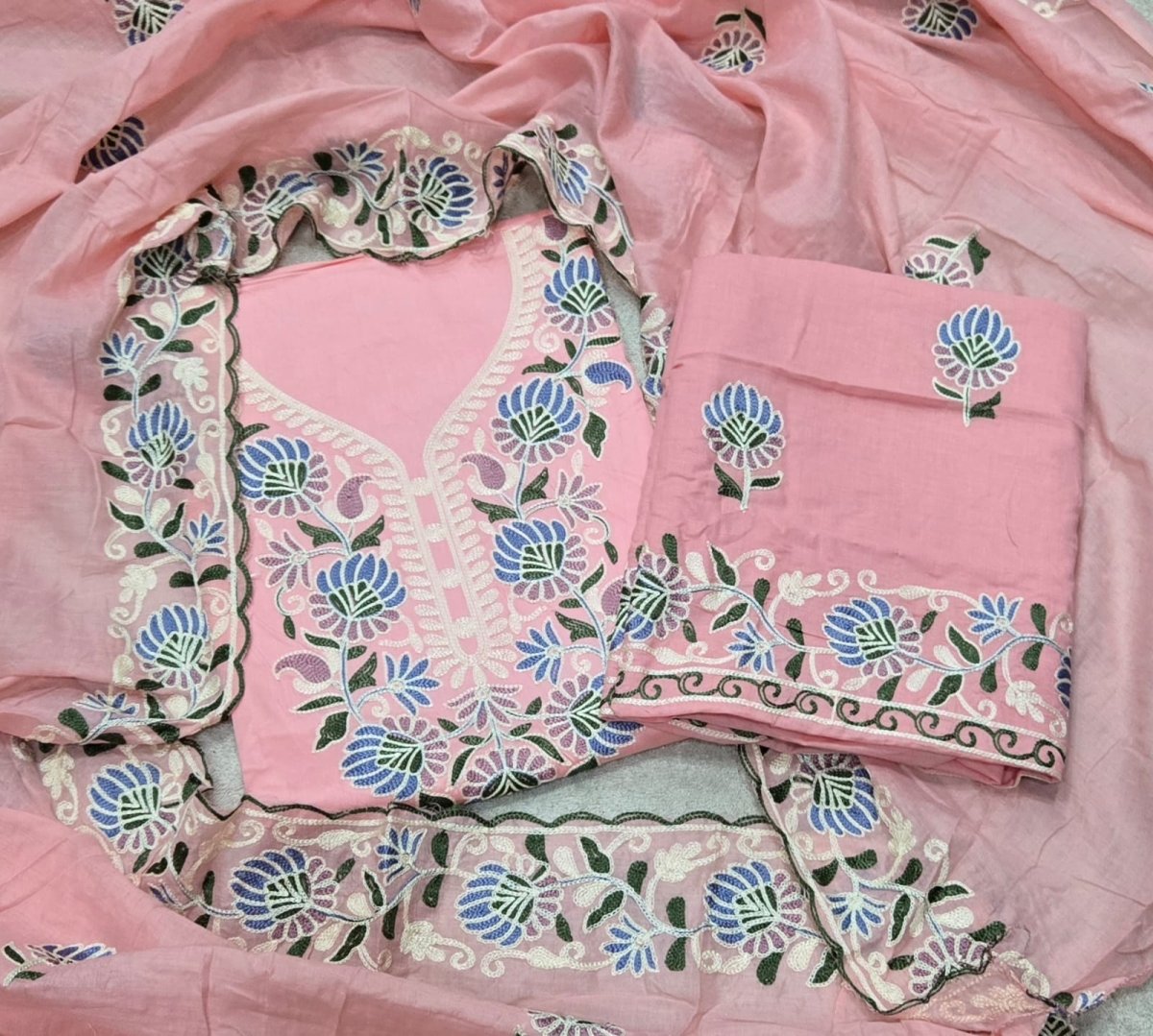 Premium Chikankari Pure Cotton Suit Set - Yanchi