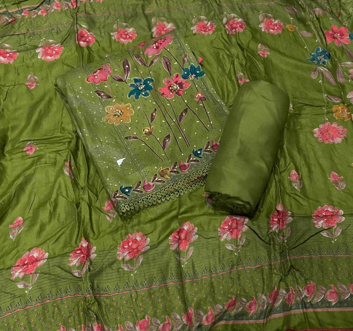 Premium Winter Pashmina Digital Print Suit Set with mirror work - Yanchi